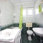 Apartmán Apartments With Hot Tub Makarska - 18898 *