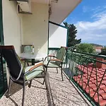 Apartmán Apartments With Hot Tub Makarska - 18898 *