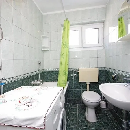 Apartman With Hot Tub - 18898 *