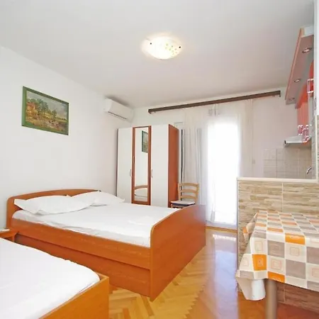 With A Parking Space - 18898 Apartment Makarska