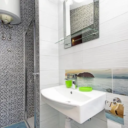 With A Parking Space - 18898 Apartment Makarska