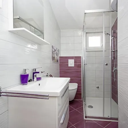Apartman With Hot Tub - 18898 *