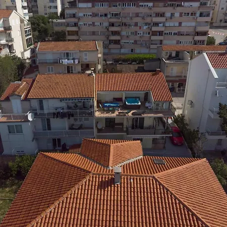 With Parking Space - 18898 Apartment Makarska