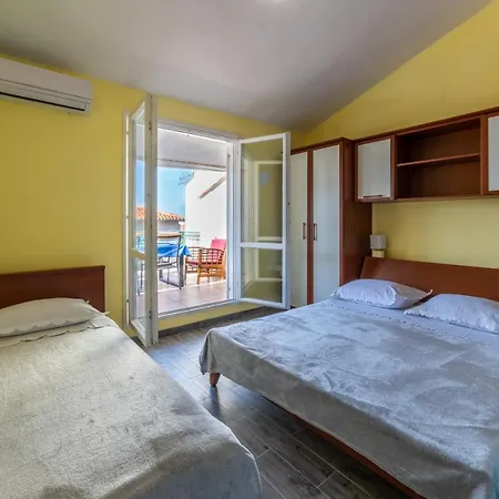 Apartman With Hot Tub - 18898 *