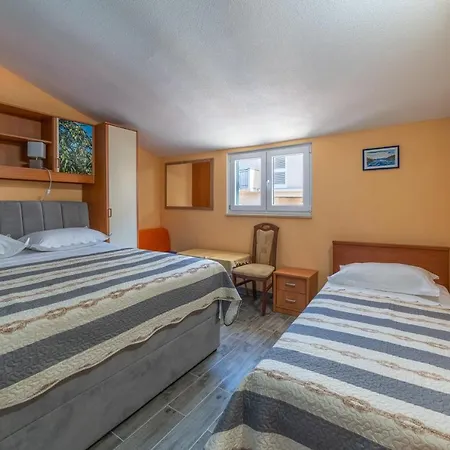 With A Parking Space - 18898 Apartment Makarska