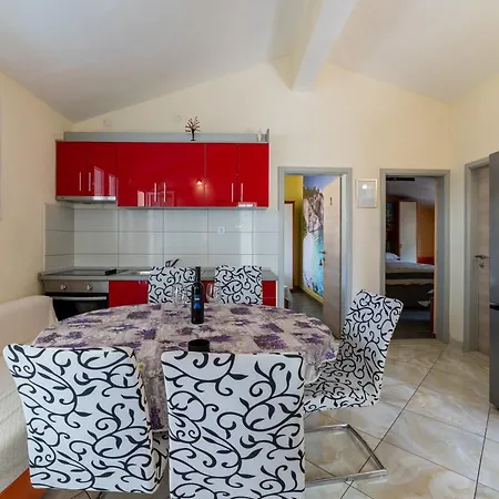 With Hot Tub - 18898 Apartman Makarska