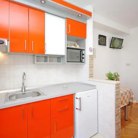 With Hot Tub - 18898 Apartamento Makarska