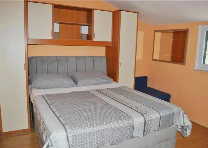 With Parking Space - 18898 Makarská